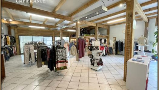 Dpt Dordogne (24), à vendre LALINDE - Entrepôts et local commercial avec parking - 583 m²  - 