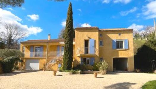Charmante Maison Provençale rénovée avec magnifique espace extérieur sur les hauteurs de 